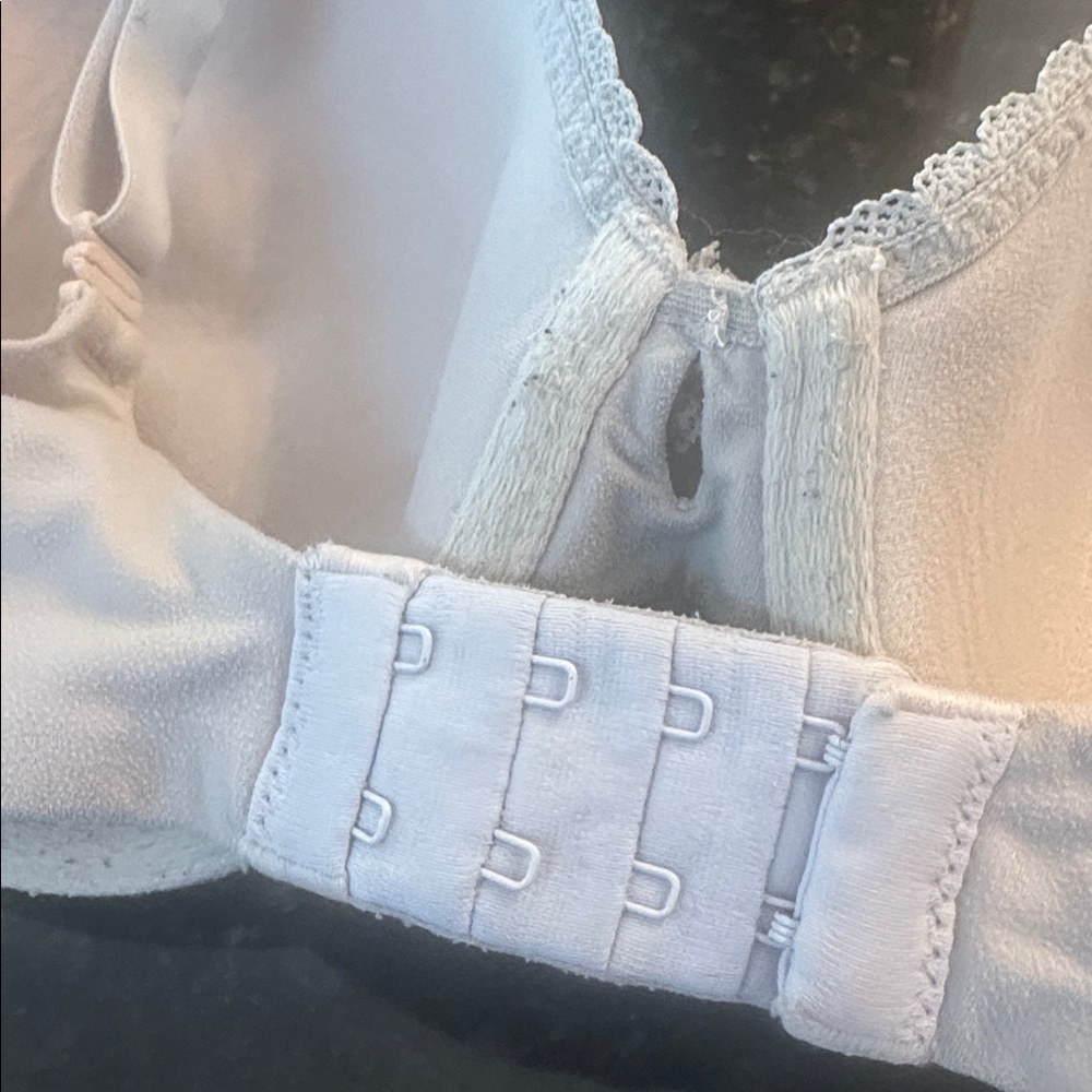 VICTORIA’S SECRET BODY BY VICTORIA LINED PERFECT COVERAGE | NUDE | 36C - Picture 5 of 9